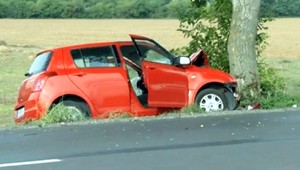 Smrteľná nehoda pri Nitre. Dôchodca (†65) skončil v strome