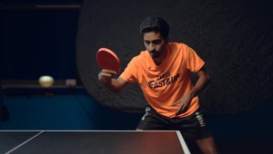 Tréning 21. storočia! Indický stolný tenista hrá s robotom