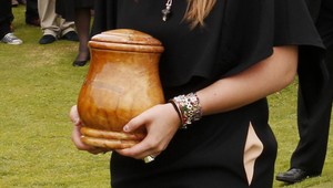 Bizarná krádež v turistickej destinácii. Manželom z auta ukradli urnu s popolom zosnulého