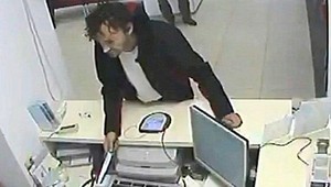 Tomáš prepadol banku v Trebišove, policajti ho zatkli o 10 minút v krčme