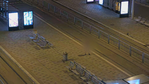 Nahý muž v centre mesta. Za jeho správaním bolo zlomené srdce