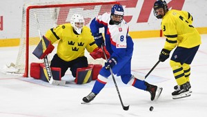 Slovenská hokejová osemnástka tesne prehrala na úvod prestížneho turnaja