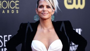 Halle Berry stavila na výrazný šik účes, oplatilo sa: WAU, herečku omladil na počkanie!