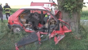 Stáli pri nich všetci anjeli... Mladíci nabúrali do stromu