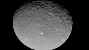 Malá planétka s veľkou záhadou. Vedci skúmajú žiarivé body na Cerese