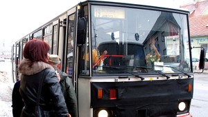 Ak majú byť vlaky zadarmo, tak aj autobusy, domáhajú sa dopravcovia