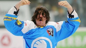 Hollweg dostal za napadnutie Petrovického stop na päť zápasov