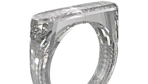 Pozrite si ako vyzerá prsteň, ktorý navrhol hlavný dizajnér iPhonov