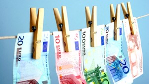 Za dva roky vyhlásilo osobný bankrot viac ako 20 000 Slovákov. Je medzi nimi aj 18-ročný tínedžer