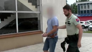 Večerná dráma v Snine: V bare vytiahol nôž a vyhrážal sa zabitím