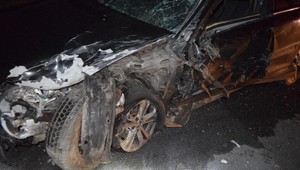 Vážna nehoda pri Rimavskej Sobote. Mladík čelne narazil do 20-ročnej vodičky