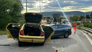 Vážna nehoda v Košiciach. Zranilo sa šesť osôb, medzi nimi aj dieťa