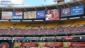 Podomácky vyrobená bomba pripravila fanúšika o ruku