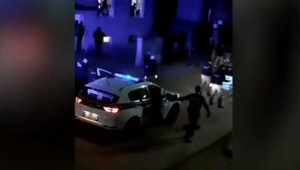 V bardejovskej osade sa strhla bitka. Útočníci zranili aj zasahujúcich policajtov