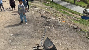 Detská hra sa skončila dramaticky. Dvojročný chlapček spadol do ohniska