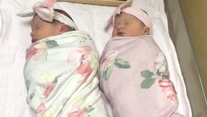 Matku obviňujú, že upravuje fotky detí: Neveria, že 7-mesačné dvojčatá vyzerajú TAKTO!