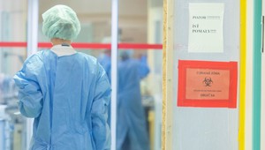 Do bratislavských nemocníc transportovali dvoch pacientov, ktorých previezol vládny špeciál z USA