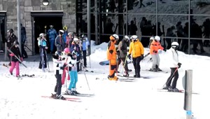 Na tatranské kopce zavítali skupiny detí. Aj keď sú kurzy drahšie, záujem je obrovský