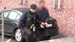 Mužova žiarlivosť vyvrcholila rodinnou drámou: Napadol svoju družku a vyhrážal sa jej smrťou