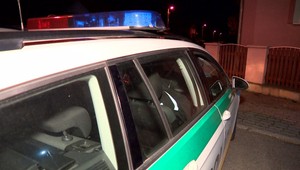 Policajti v civile mali napadnúť Lukáša. Súd posúdil vec ako priestupok, to sa prokuratúre nepáčilo