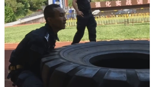 TAKTO prechádzajú špeciálne policajné jednotky v Číne výcvikom