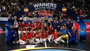 Španieli siedmykrát na európskom tróne, striebro do Ruska