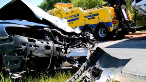 Autobus plný detí sa čelne zrazil s protiidúcim autom