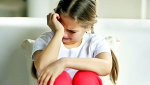 Dievča (10) znásilnil otec, otehotnelo. Úrady potrat zamietli