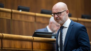 Nedeľa bez diskusií? Gröhling varuje pred cenzúrou, Eštok by privítal menej hádok