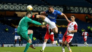 Kriminálny faul, dve červené  karty a postup Slavie cez Rangers