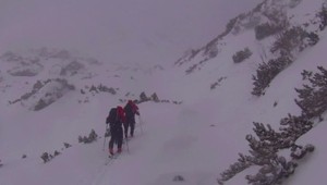 Pri páde lavíny vo Vysokých Tatrách utrpeli zranenia traja ľudia