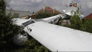 Pri Nových Zámkoch sa zrútilo lietadlo. Padlo tesne vedľa domu!