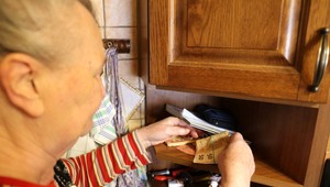 Okradnutých dôchodcov je na Slovensku stále viac. Ako sa chrániť pred podvodníkmi?