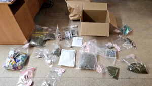 Úspešný policajný "King". Z akcie si odviezli drogy aj dvoch mužov