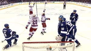 Rangers vyhrali na ľade Tampy a vyrovnali sériu na 2:2