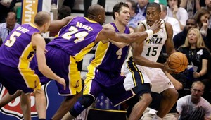 Predĺženie v Utahu pre Lakers, Bryant exceloval 40 bodmi