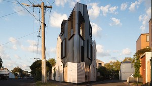 Šialený nápad: Na úzkej trojuholníkovej parcele postavili rodinný dom