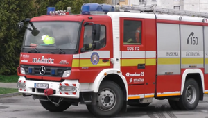 Hasiči zasahujú pri požiari v monobloku košickej nemocnice