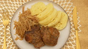 Pečená krkovička, kapusta, domáca knedľa