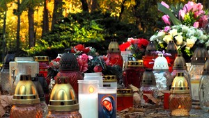 Sviatok Všetkých svätých: Veriaci si na cintorínoch pripomenuli zosnulých