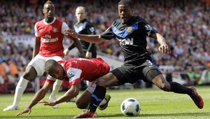 Arsenal zdolal ManU, Liverpool na víťaznej vlne