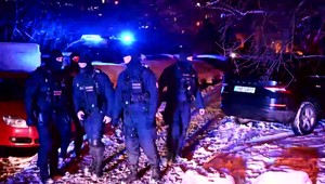 Muž nožom zranil dve ženy, útočníka pri dolapení postrelili policajti, zraneniam podľahol