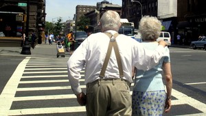 Vedci pri skúmaní nádorov narazili na dôvod padania a šedivenia vlasov