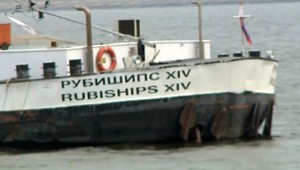 Pri Bratislave nedobrovoľne zakotvila zahraničná loď