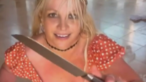 Britney opäť vyvádzala s nožom v ruke: Hostia v reštaurácii mali strach o život!