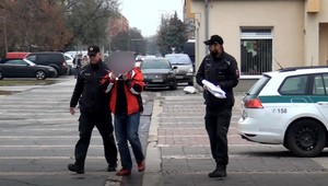 Pred súd sa postavil teniskový fantóm. Biele topánky žien si mal vyberať zámerne