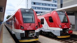 Cestovanie vlakom bude lacnejšie: Cena lístkov v druhej triede sa zníži o polovicu