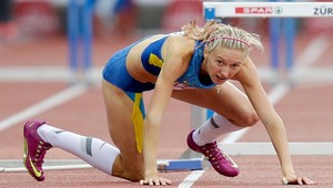 Smola na ME. Ryžikovová škaredo zlomila prekážku holeňou a spadla