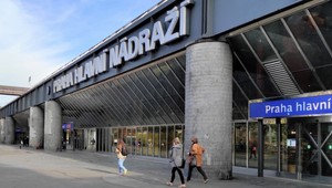 Dieťa chcelo spáchať samovraždu, bezdomovec z pražskej stanice ani na sekundu neváhal