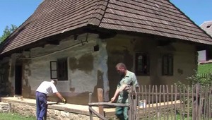 Ekologická romantika: Do módy opäť prichádzajú hlinené domy